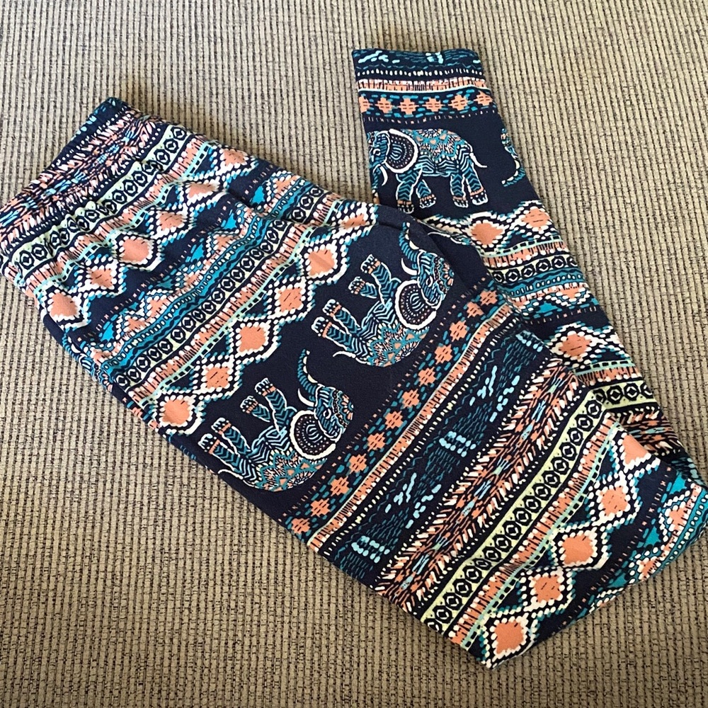 ⭐ 3 for $15 ⭐ - No Boundaries Tribal Elephant Pattern Leggings